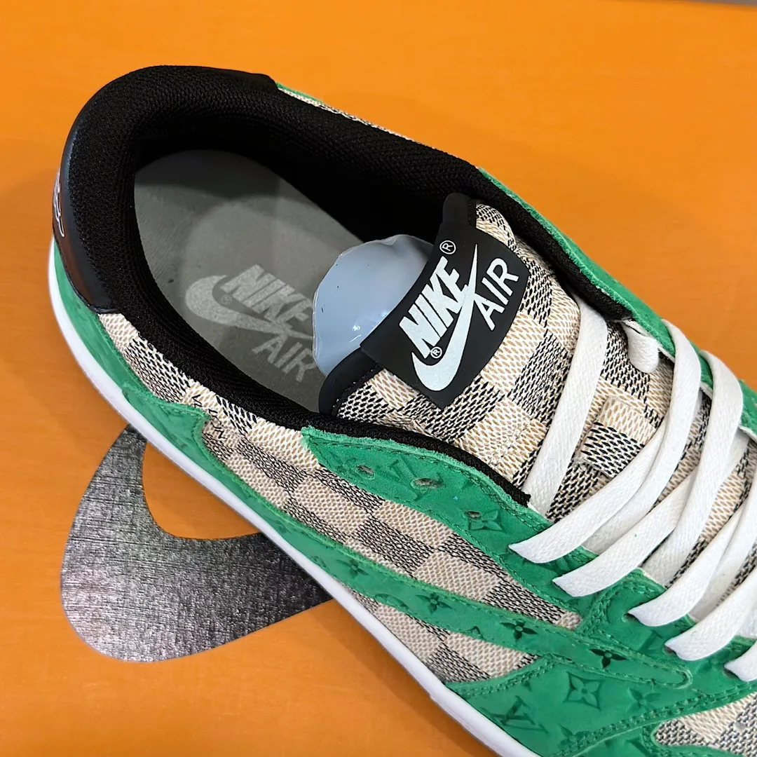 Men's shoes 💰p440 "*OUIS *UITTO* Nike" new original drawer box, co-branded low-top casual sneakers, this sneaker is completely made of denim canvas splicing leather, decorated with Louis Vuitton's iconic monogram and Damierl pattern with natural cowhide piping. The upper of this shoe combines LV’s most classic Monogram and Damier elements, giving it a sense of luxury and recognition! Size: 38-45